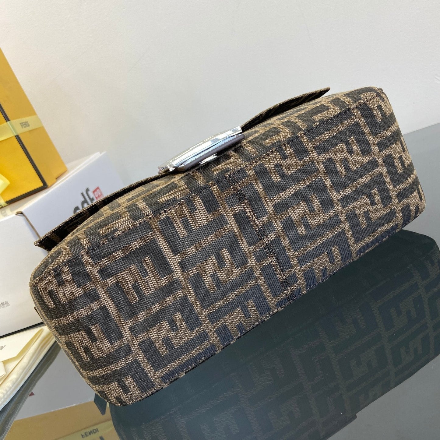 Fen New Vintage baguette bags