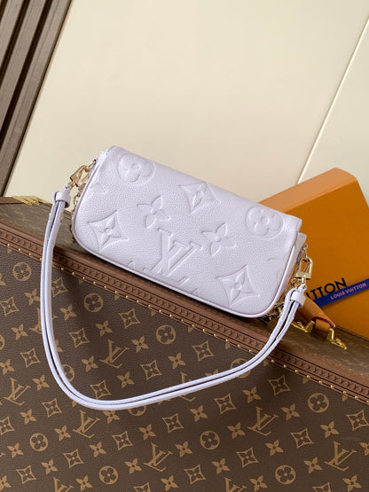 Louis* New wallet on chain bag