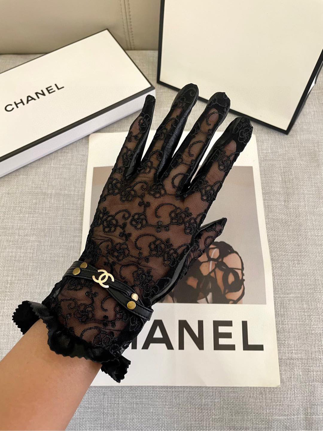 Chan Latest lace mesh fashion gloves