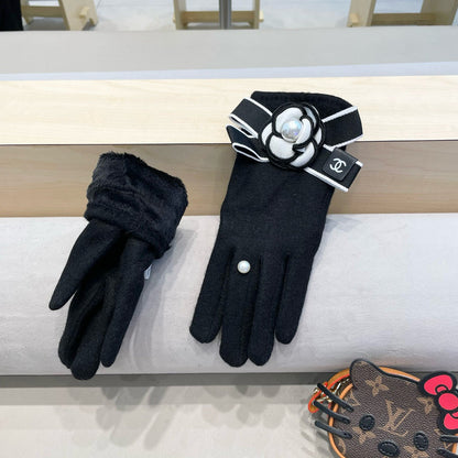 Chan wool gloves