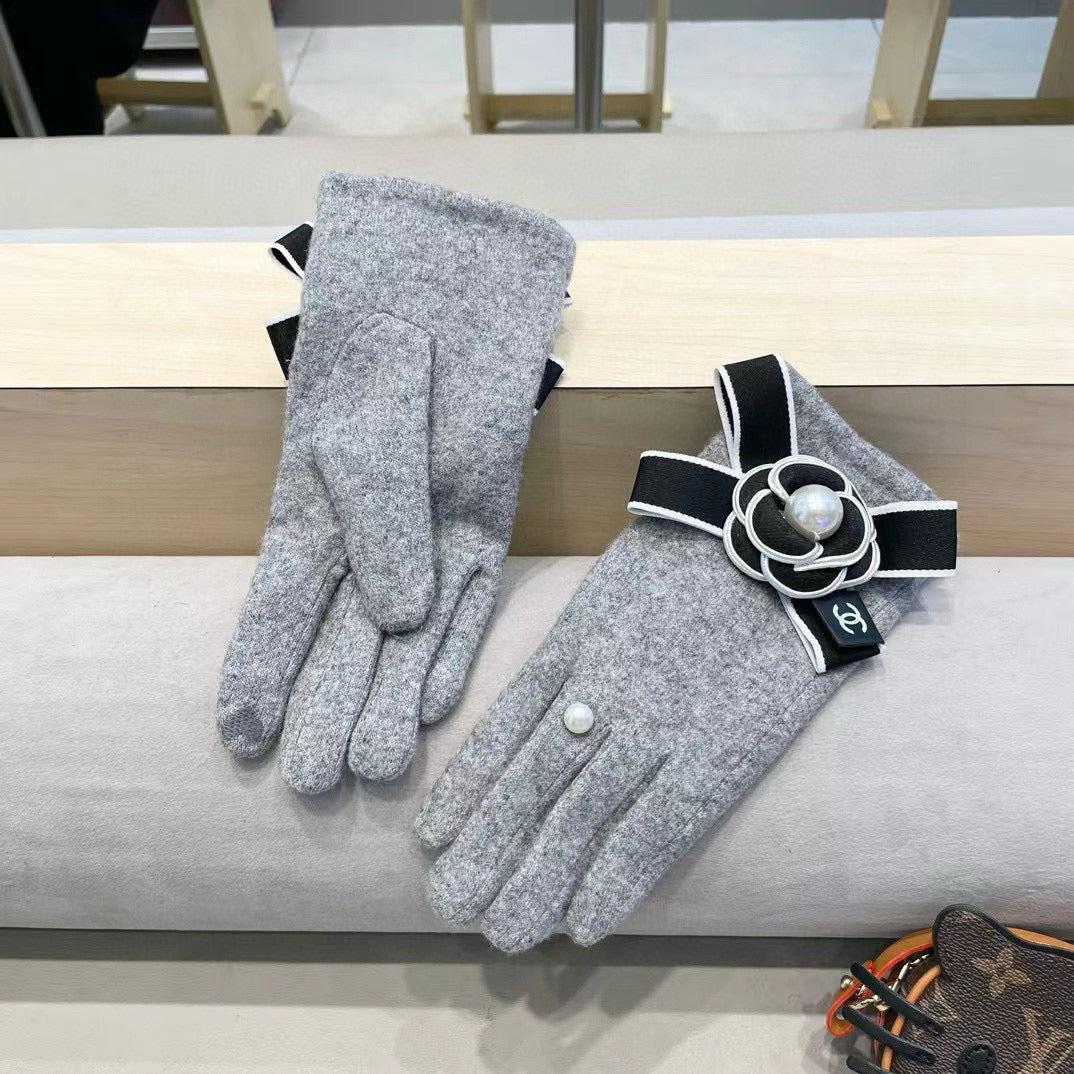 Chan wool gloves