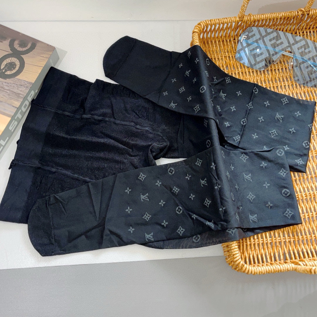 Louis letter print stockings