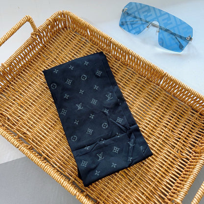 Louis letter print stockings