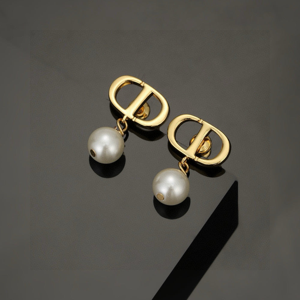 CD New Pearl earrings