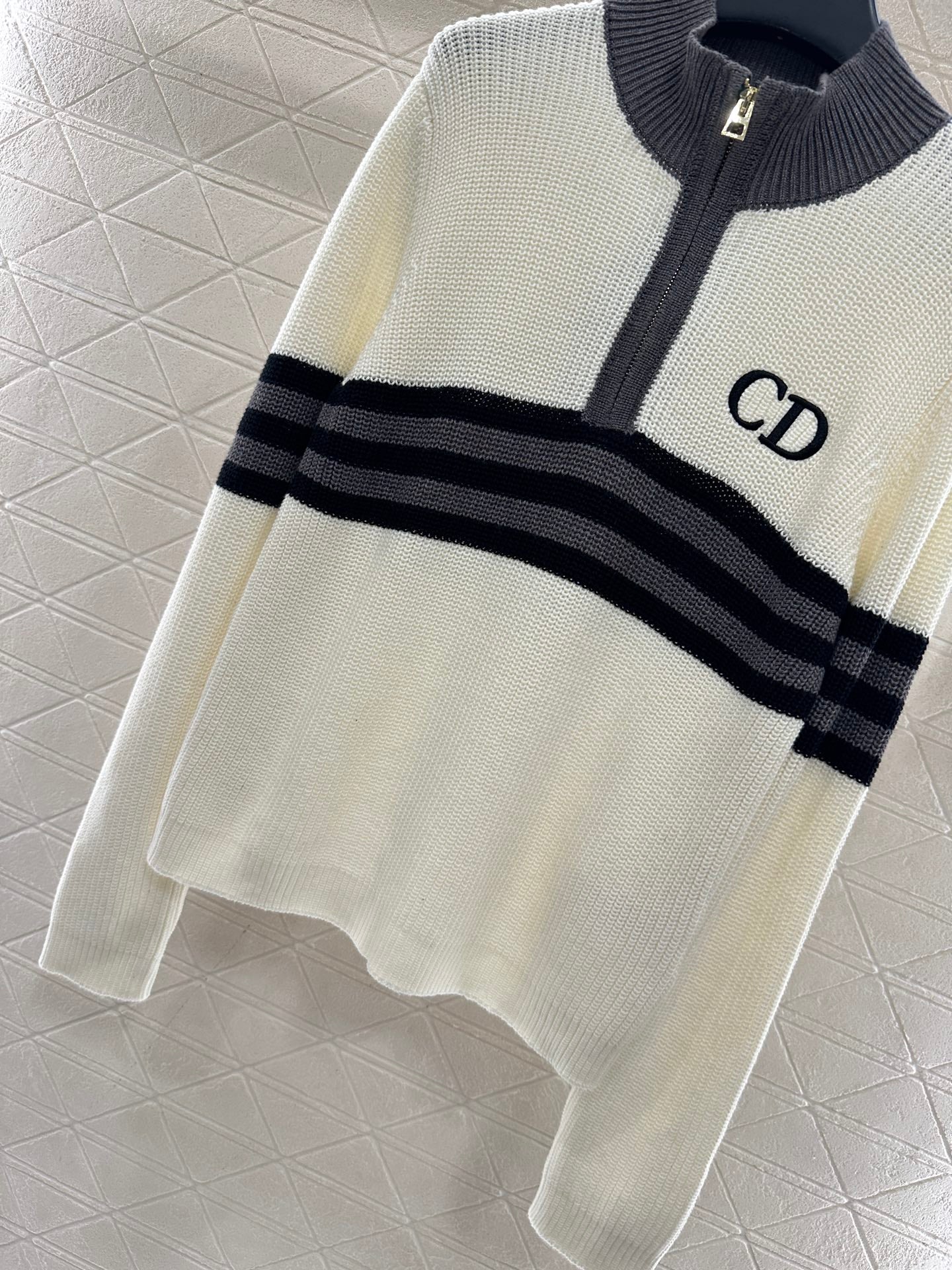 CD New knitted top