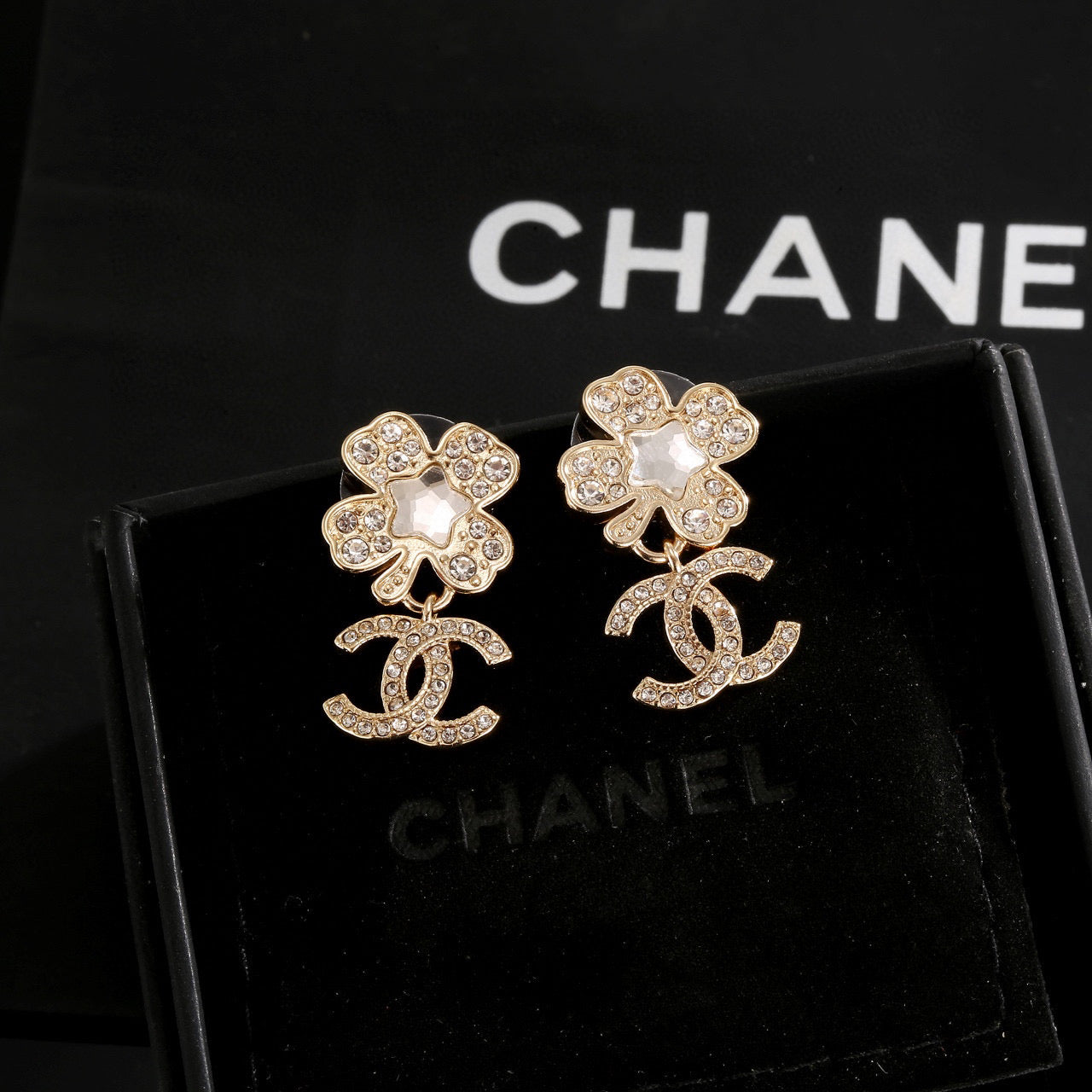 Chan New Four-leaf clover earrings