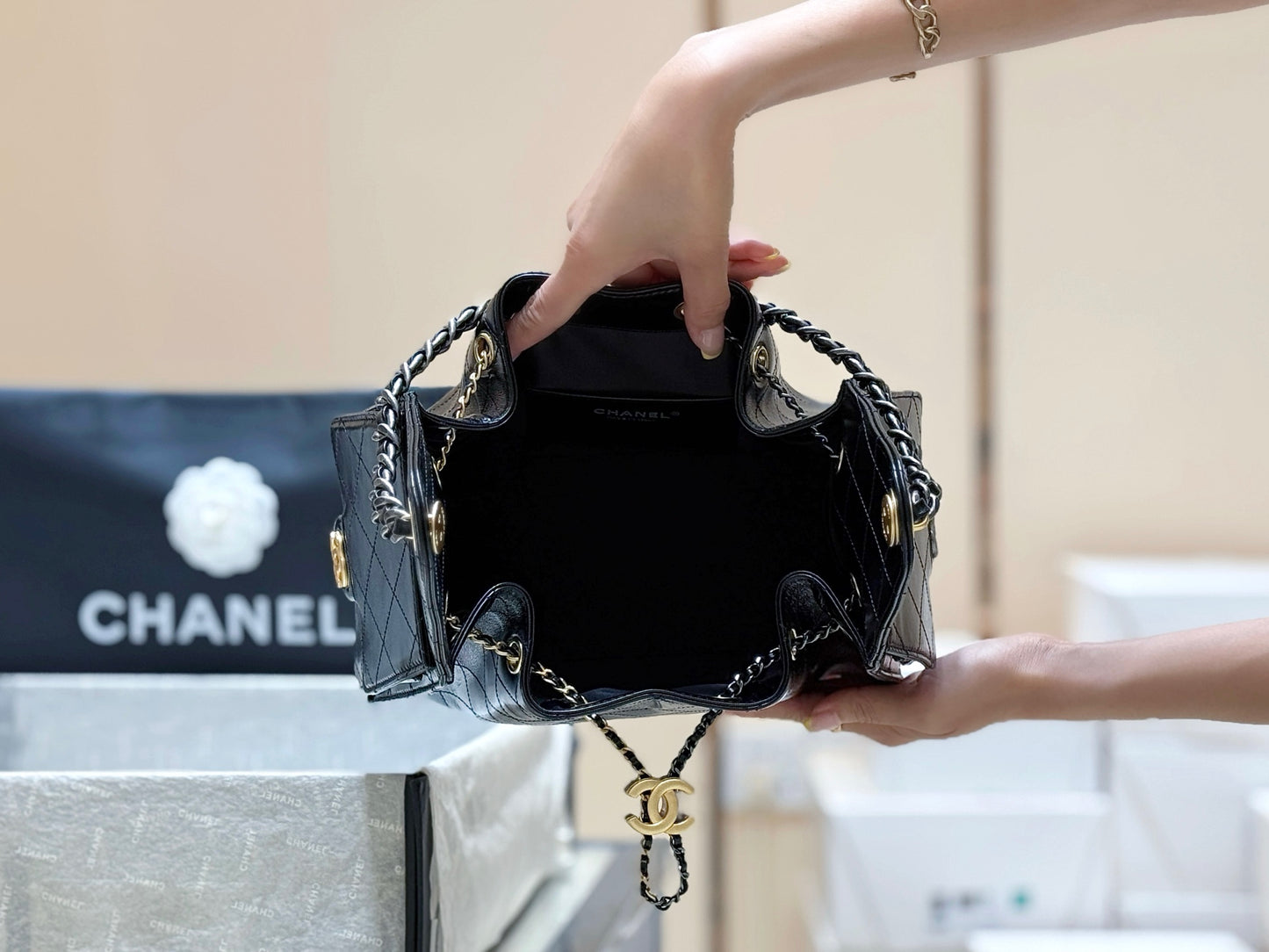 New CHAN Mandarin Duck Link Shiny Cowhide Bag