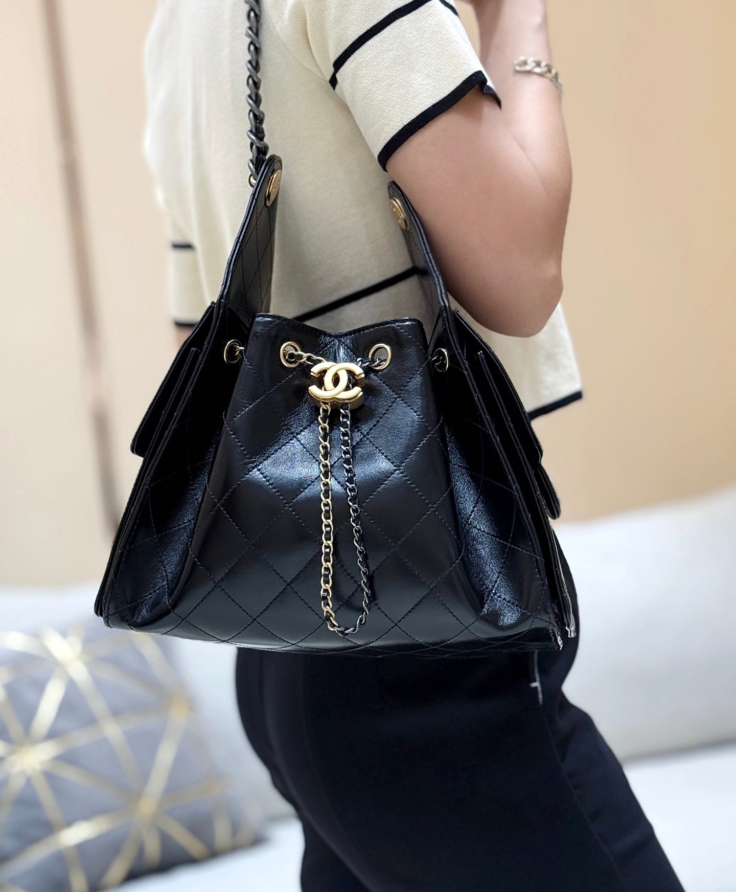 New CHAN Mandarin Duck Link Shiny Cowhide Bag