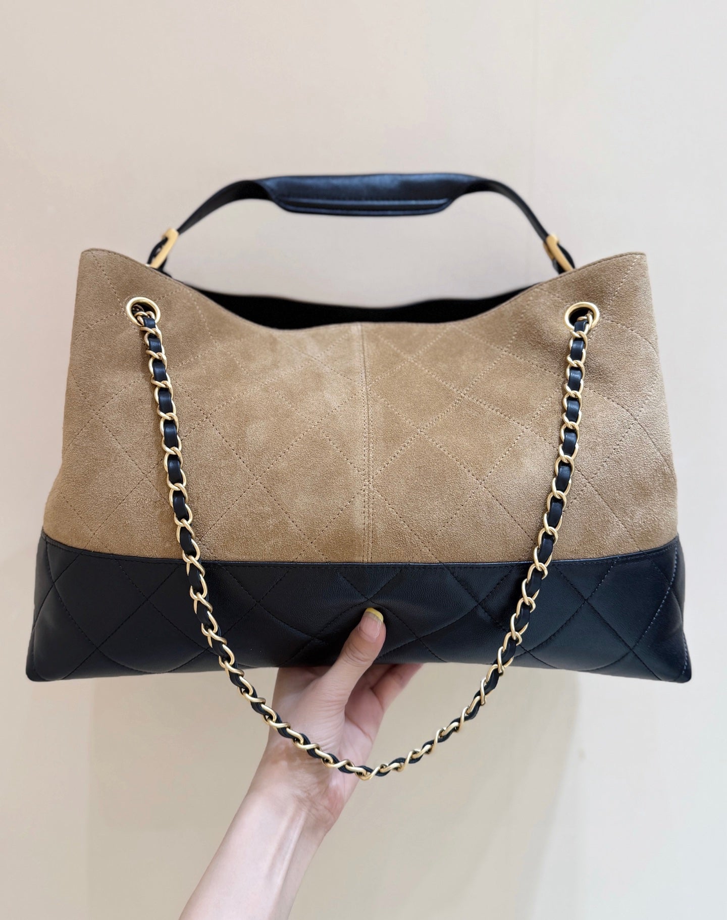 New CHAN Antelope leather color matching vertical Hobo bag