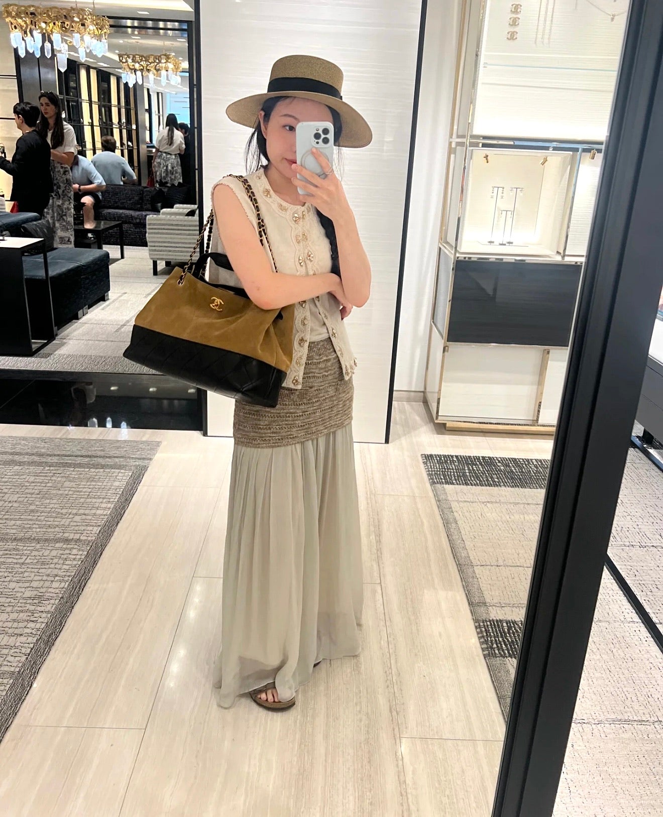 New CHAN Antelope leather color matching vertical Hobo bag