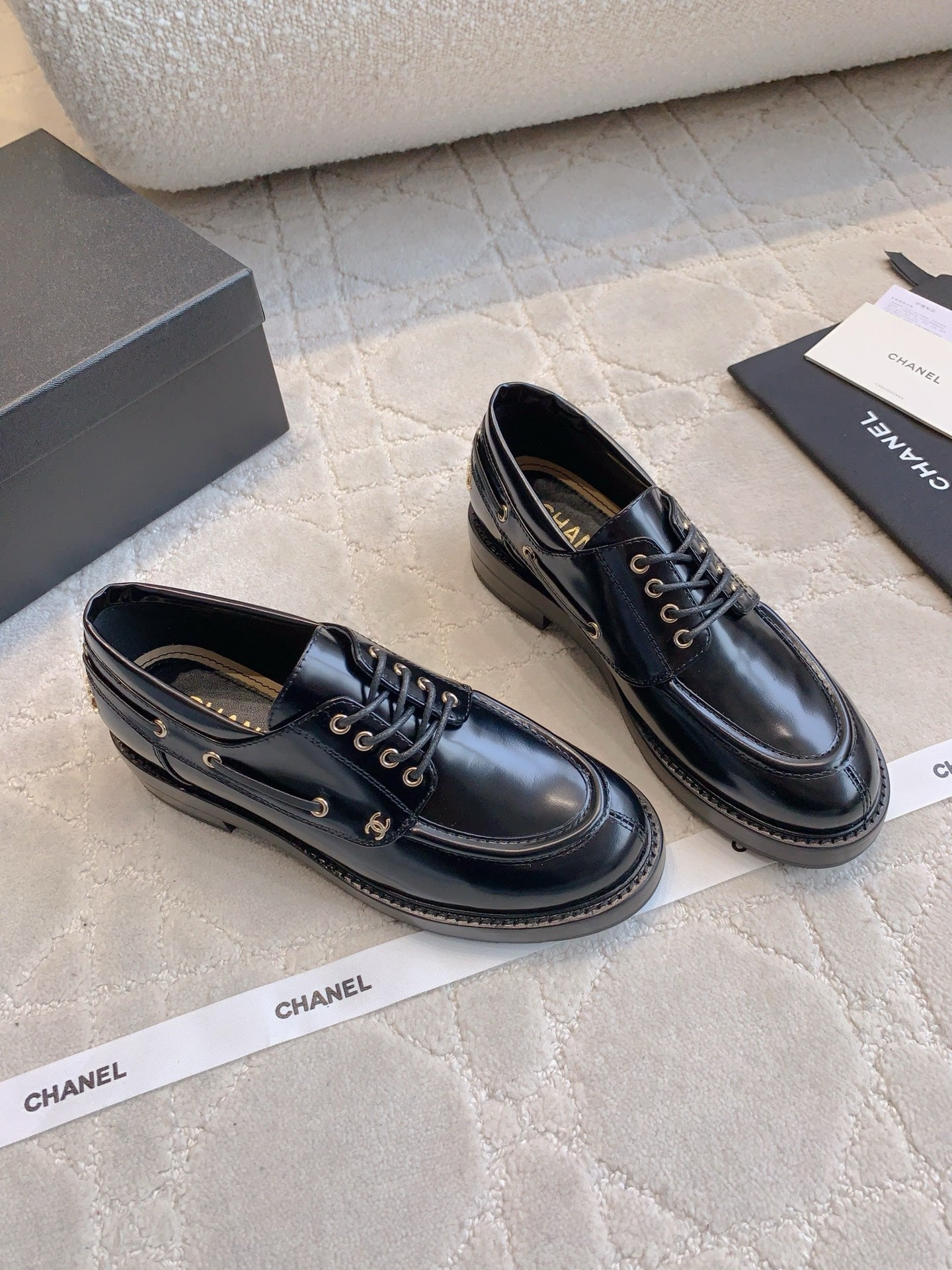 CHAN New Lace-up Loafers