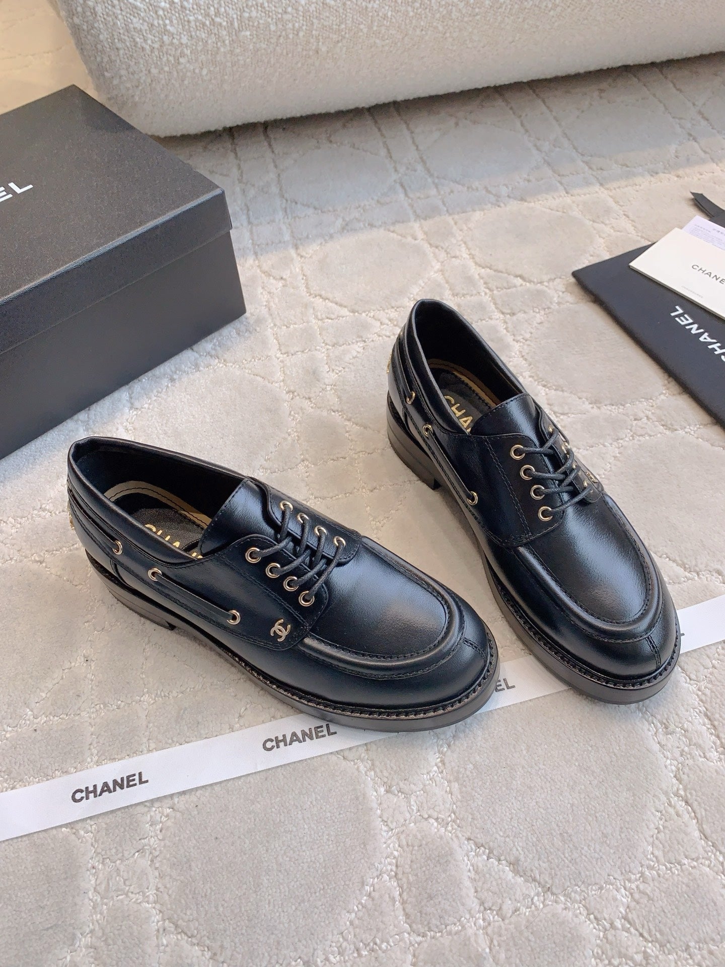 CHAN New Lace-up Loafers