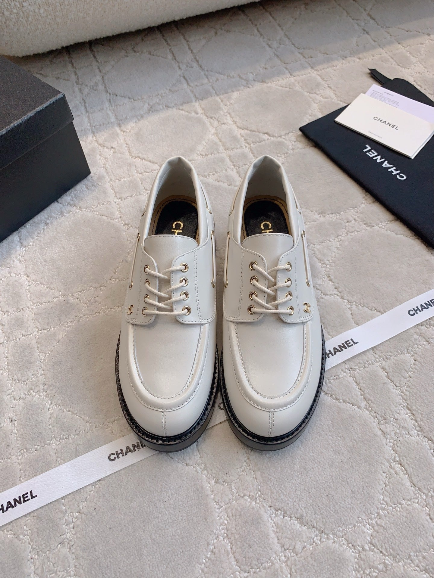 CHAN New Lace-up Loafers