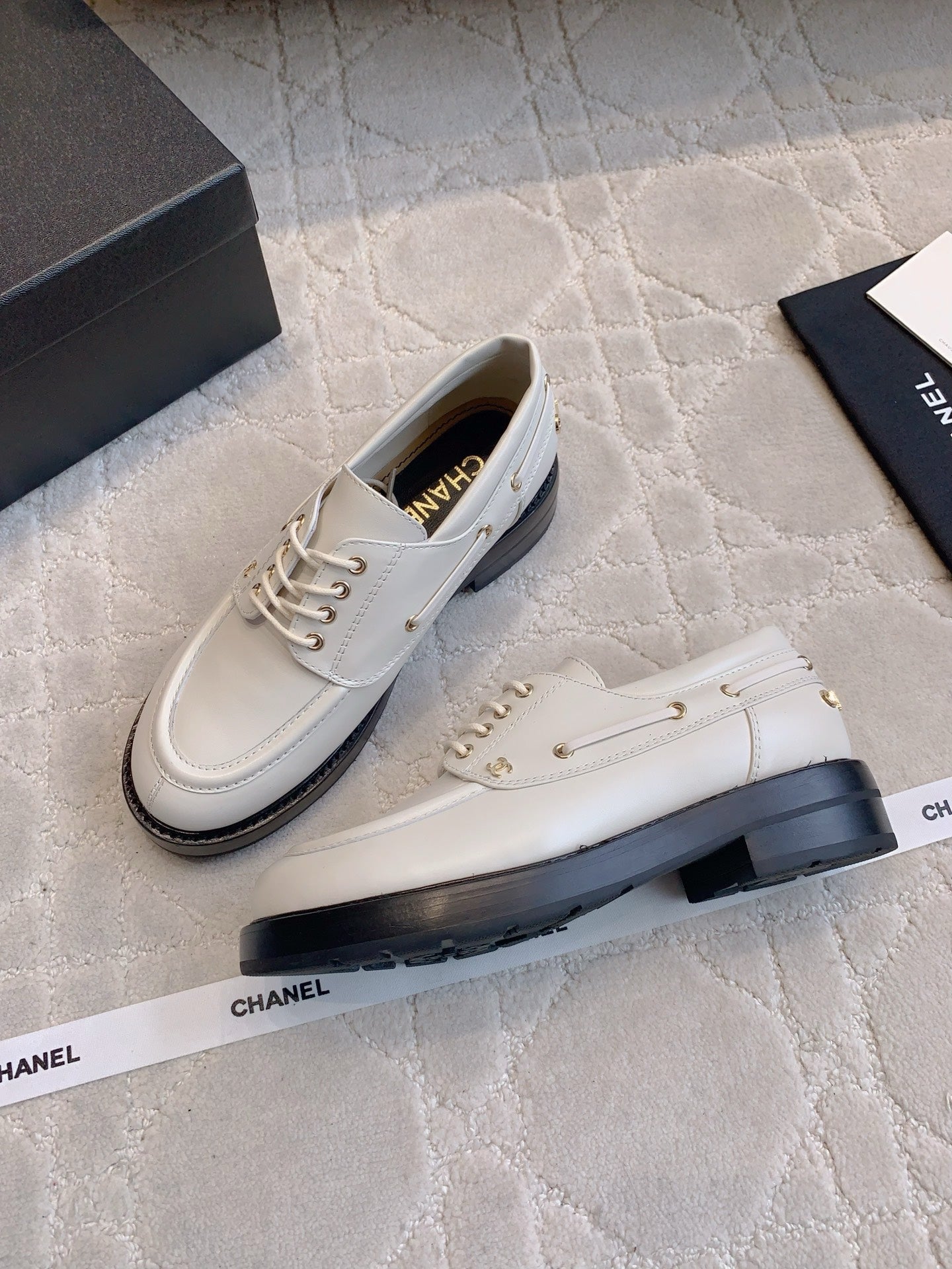 CHAN New Lace-up Loafers