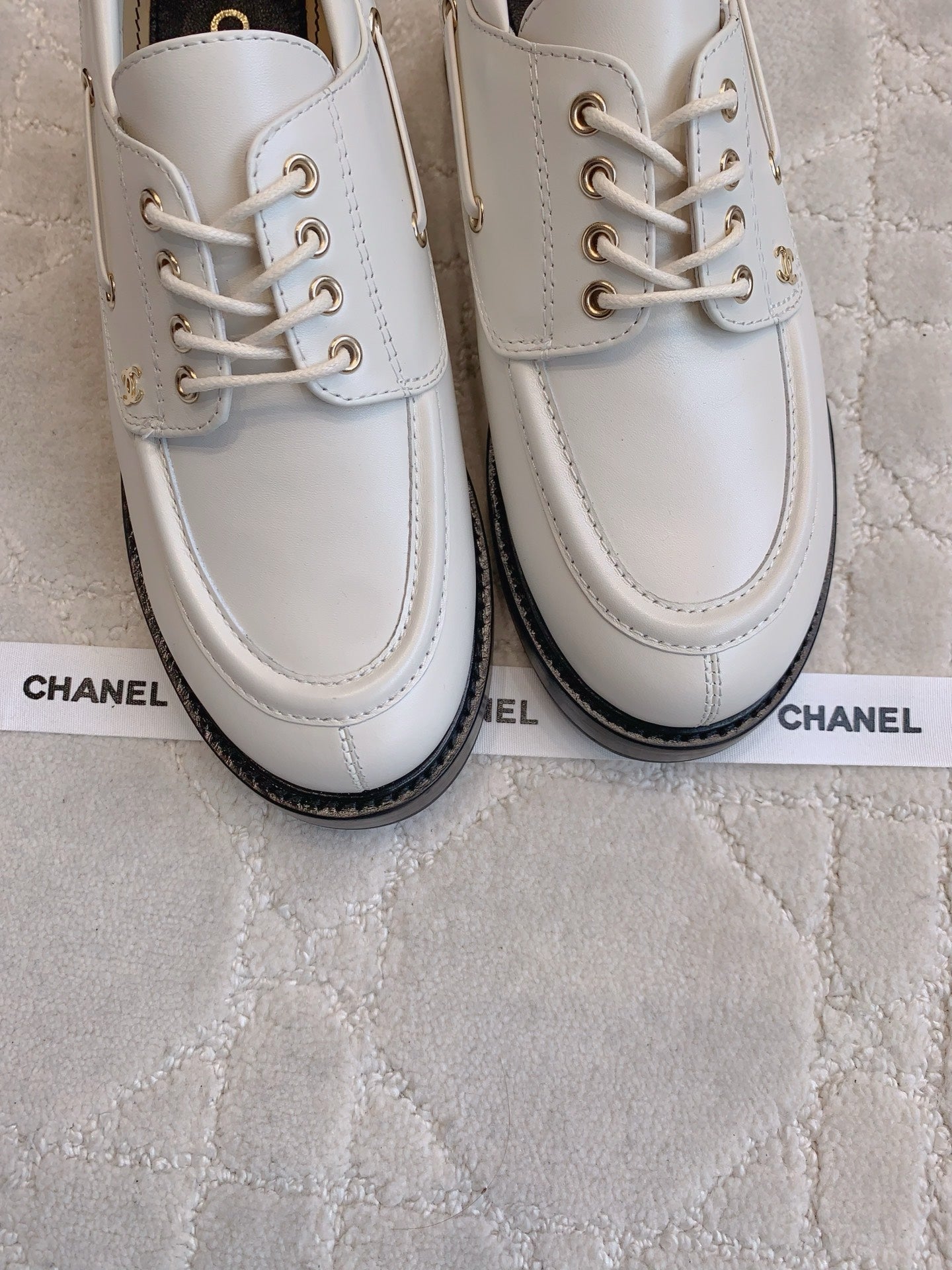 CHAN New Lace-up Loafers