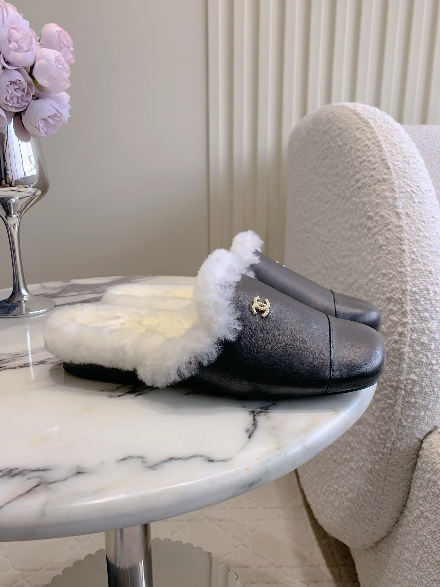 Chan New flat sandals