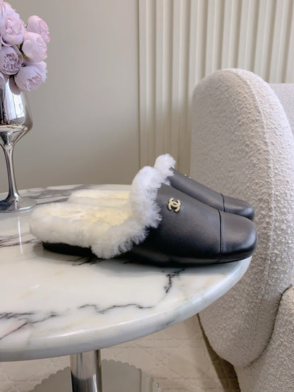 Chan New flat sandals