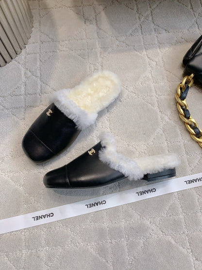 Chan New flat sandals