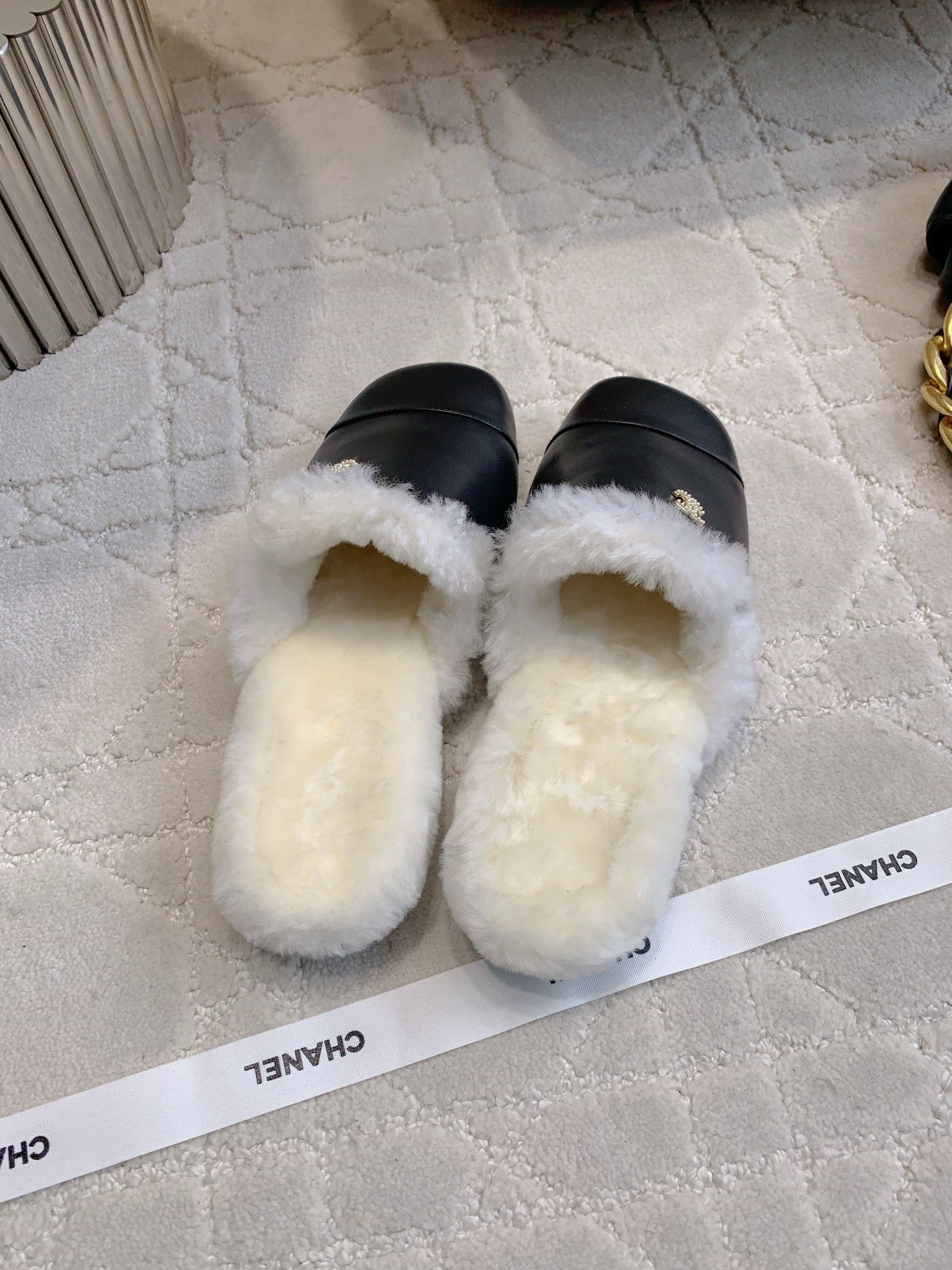 Chan New flat sandals