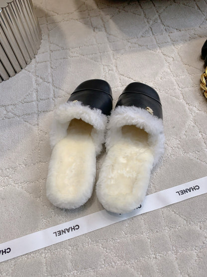 Chan New flat sandals