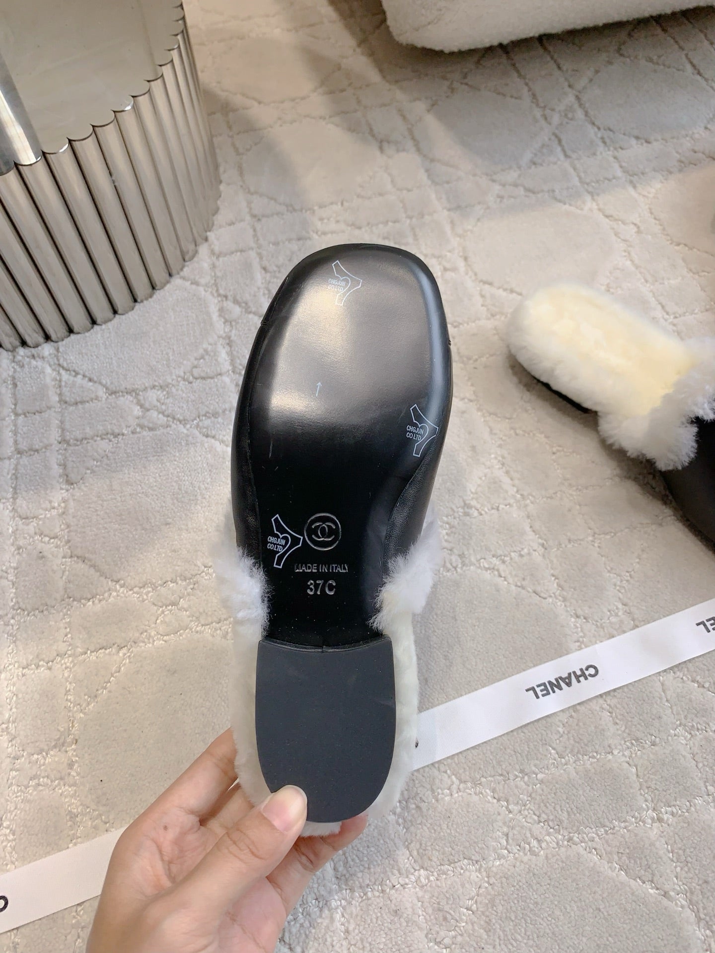 Chan New flat sandals