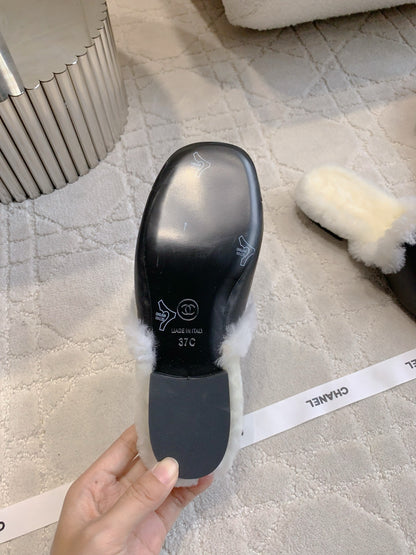 Chan New flat sandals