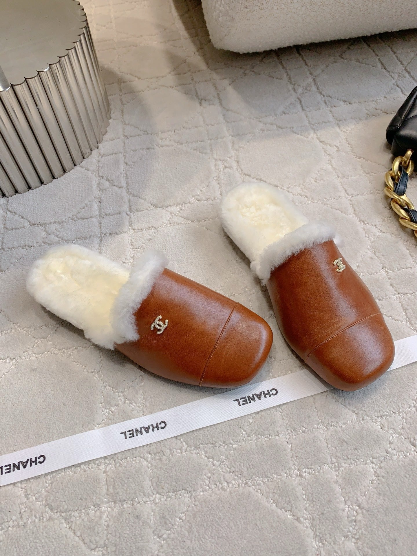 Chan New flat sandals