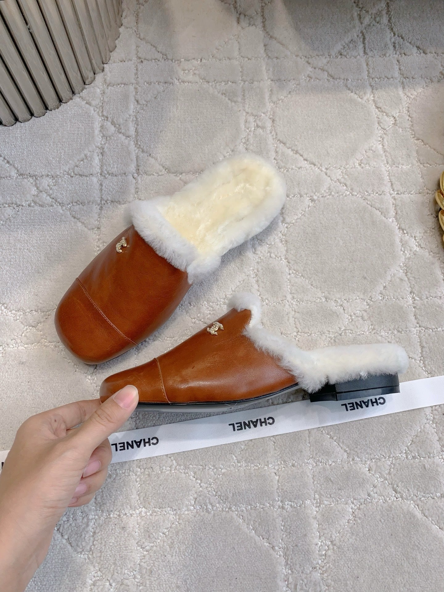 Chan New flat sandals