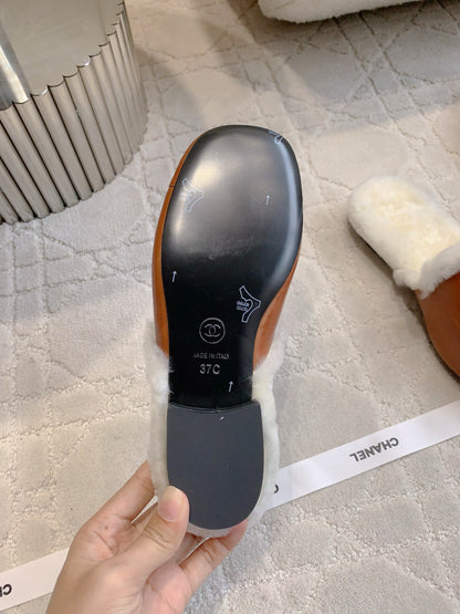 Chan New flat sandals