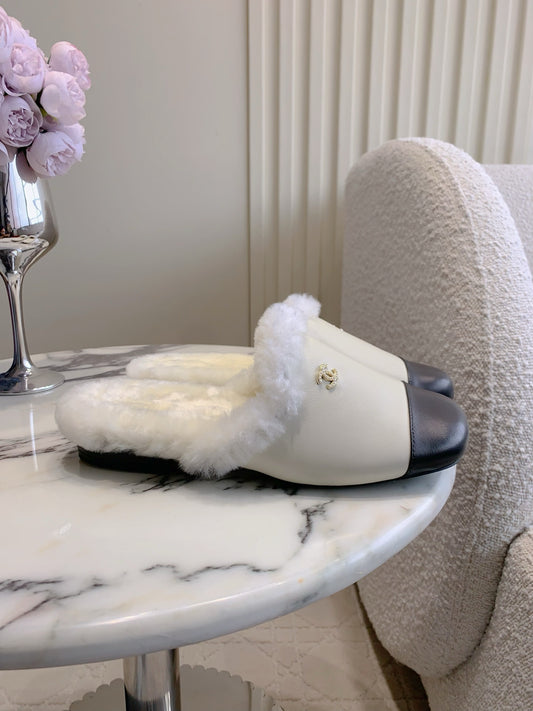 Chan New flat sandals