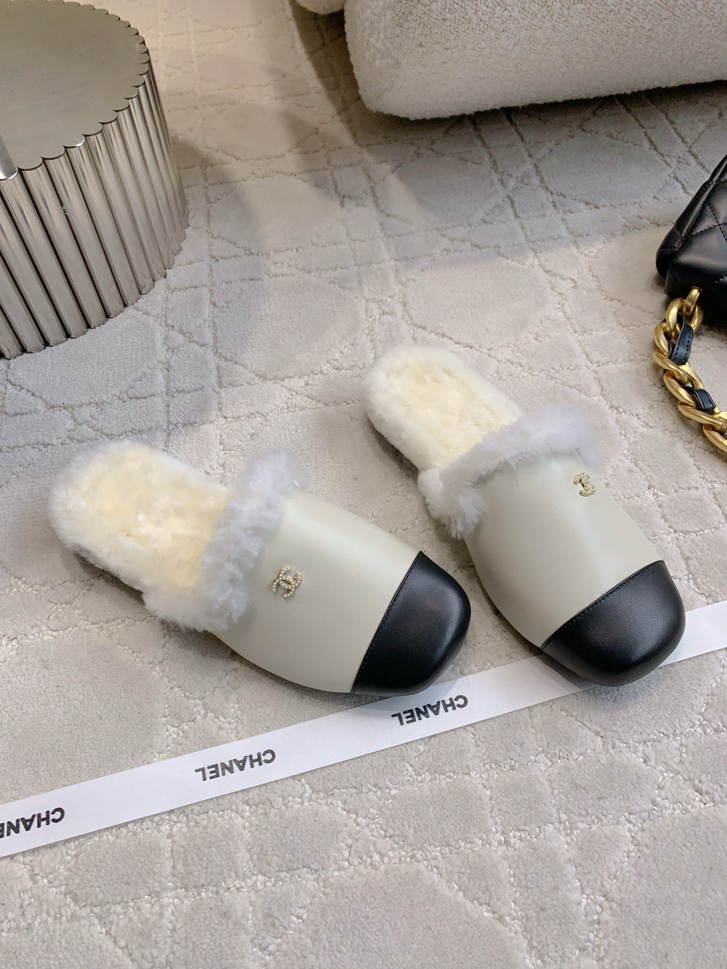 Chan New flat sandals