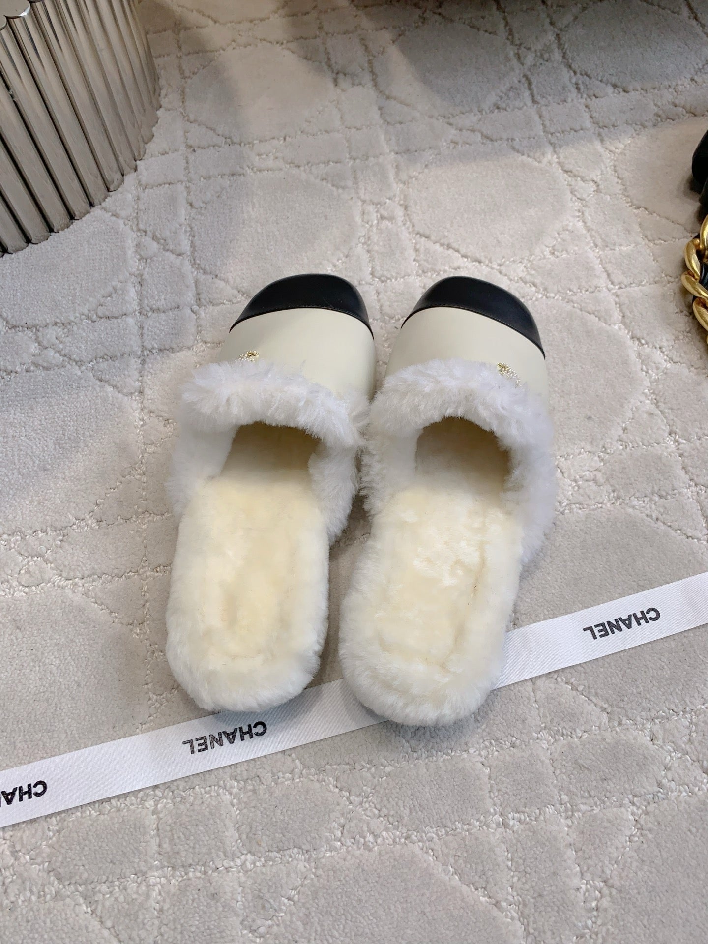 Chan New flat sandals
