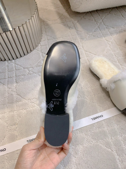 Chan New flat sandals