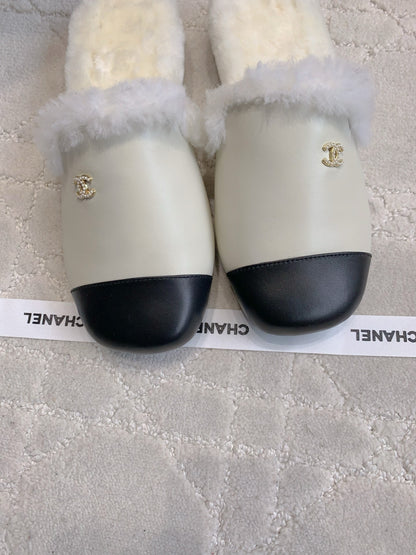 Chan New flat sandals