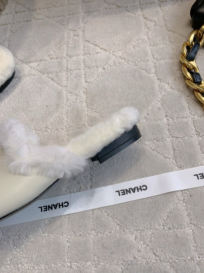 Chan New flat sandals