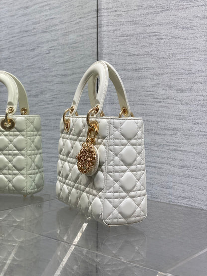 CD new product Daphne bag