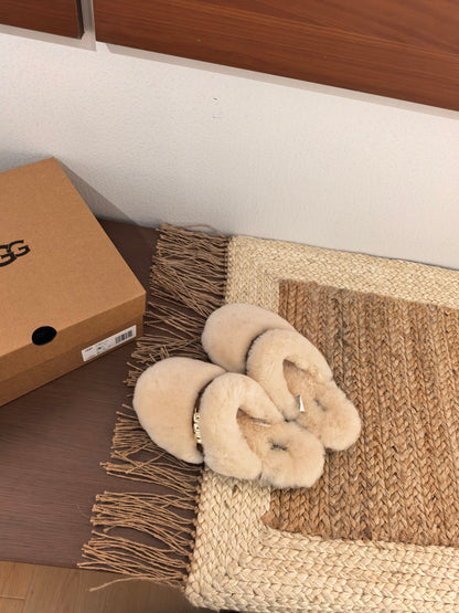 Guc New Side metal slippers