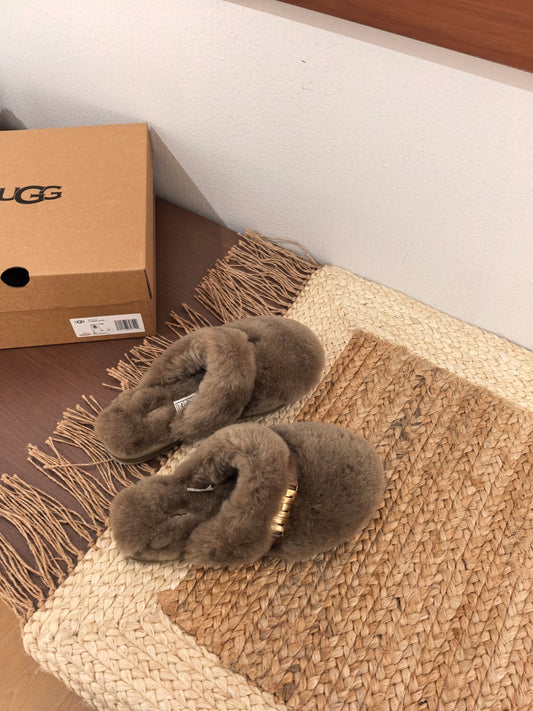 Guc New Side metal slippers