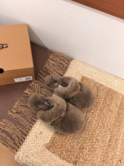 Guc New Side metal slippers