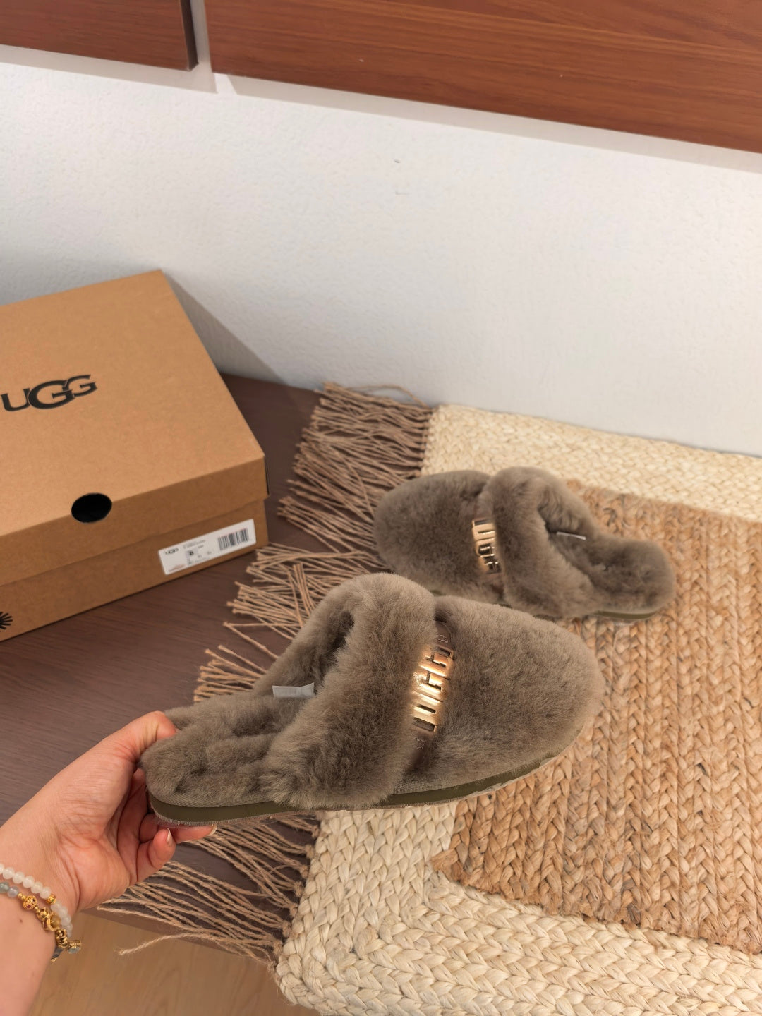 Guc New Side metal slippers