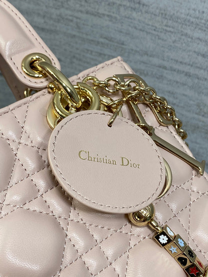 CD new product Daphne bag