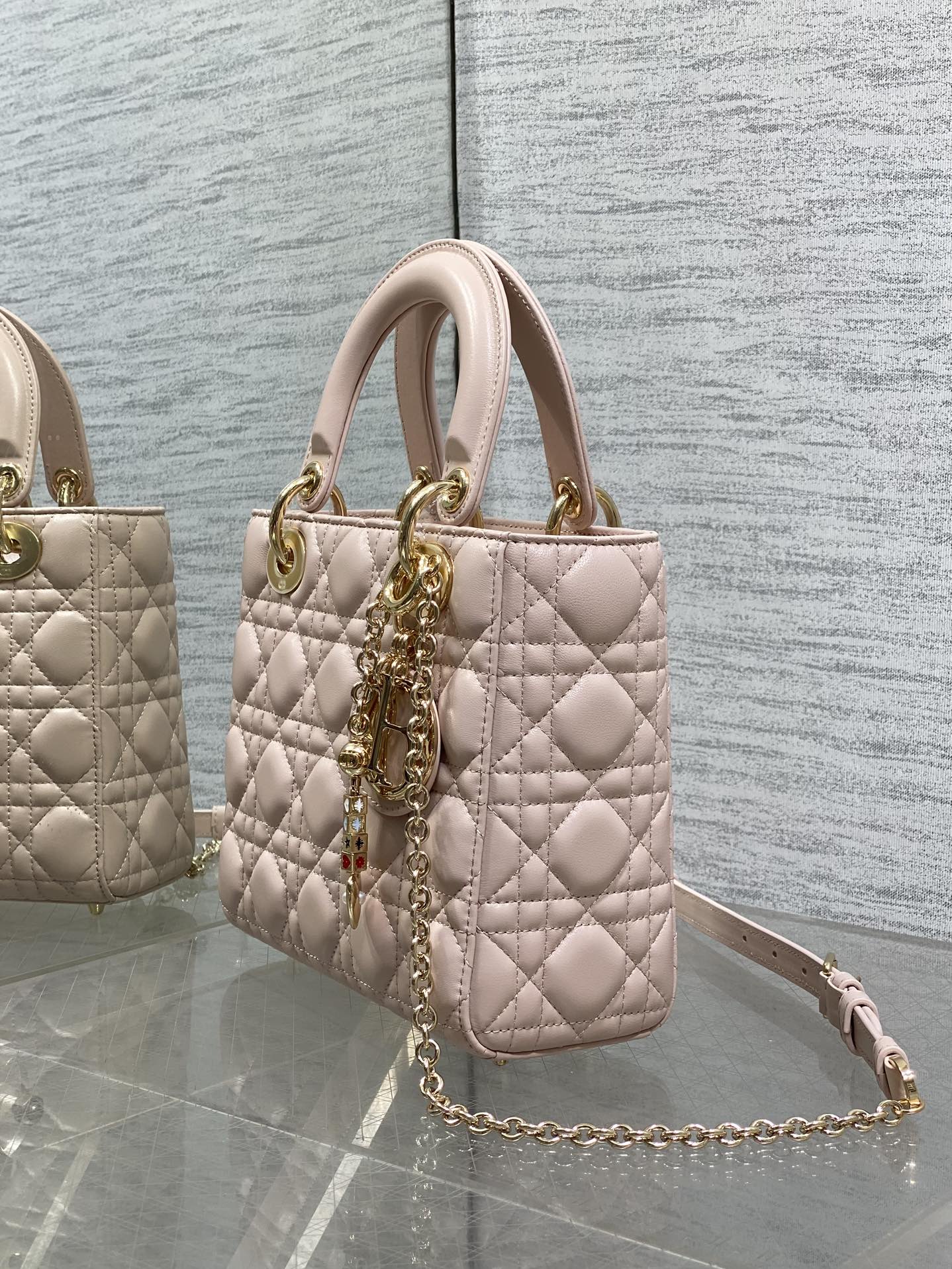 CD new product Daphne bag