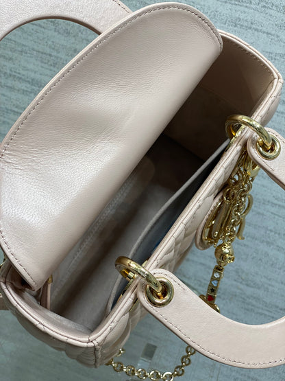 CD new product Daphne bag