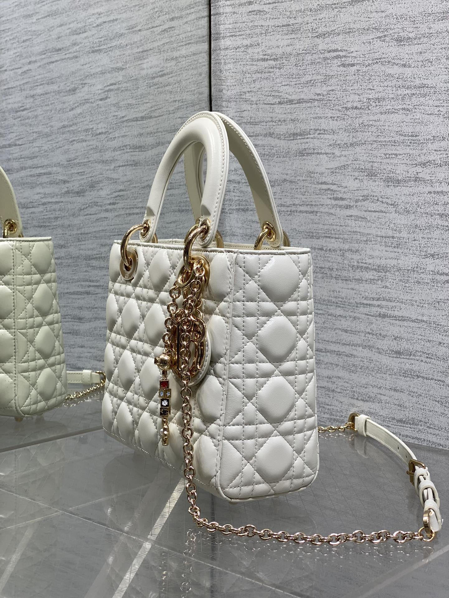 CD new product Daphne bag