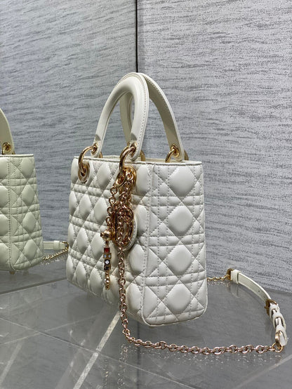 CD new product Daphne bag