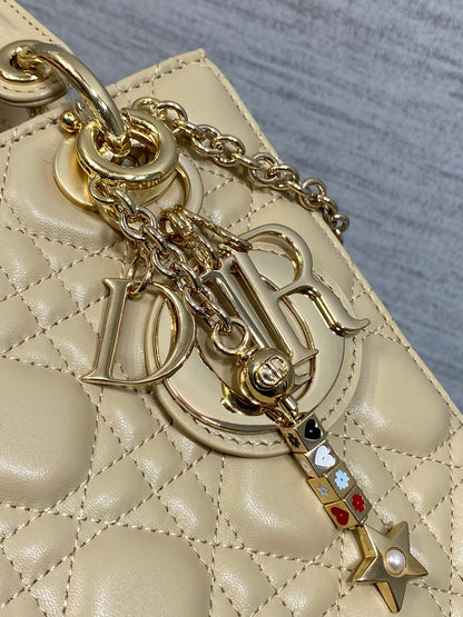 CD new product Daphne bag