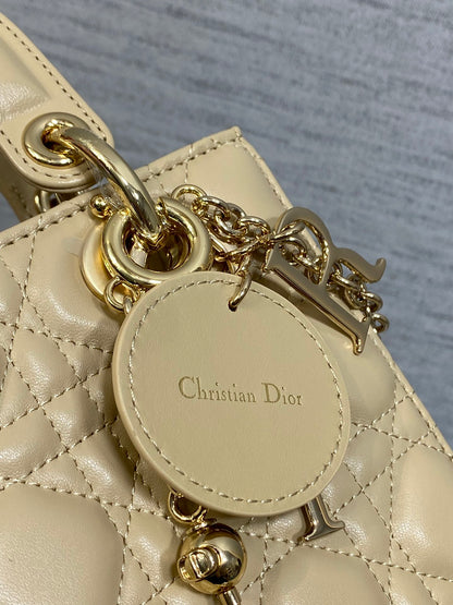 CD new product Daphne bag