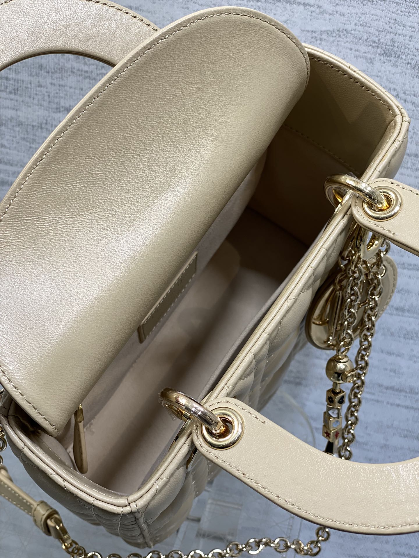 CD new product Daphne bag