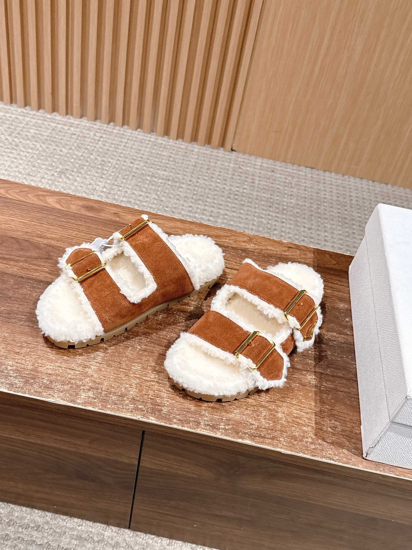 Pra New fluffy slippers