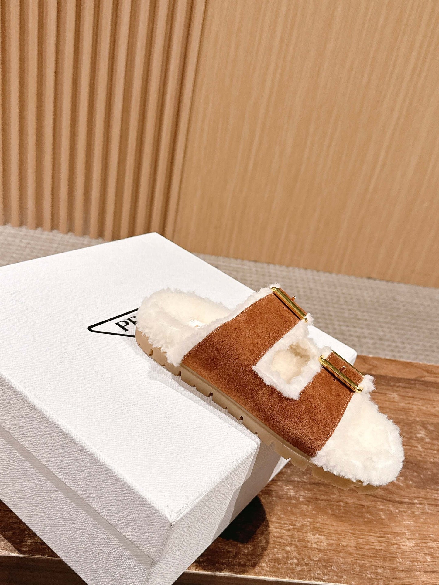 Pra New fluffy slippers